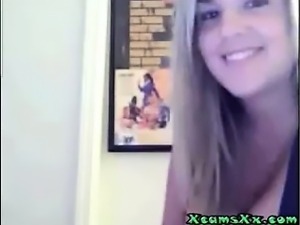 Teen Girl Playing On Cam On XcamsXx