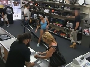 Amateur chick screwed up with pawn man at the pawnshop