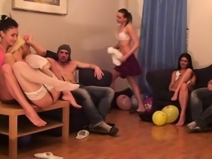 College teens pussyfucking at party in dorm
