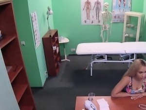 Doctor bangs big booty blonde teen patient
