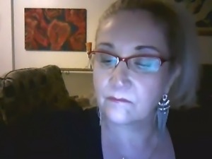 Nerdy wrinkled mature webcam whore with passion fingered herself