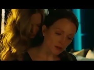 Chloe (Amanda Seyfried and Julianne Moore) -  Lesbian Scene