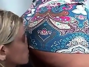 Darlene Amaro gets her ass licked