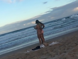 Duas putas na praia 3