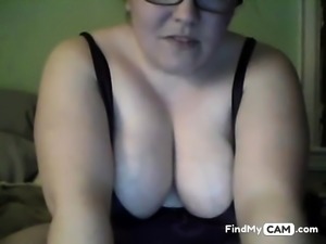 BBW with glasses playing on webcam