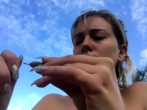 Amber Addison loves to masturbate outdoor