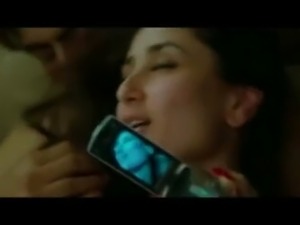 heroine Kareena in uncensored hot scenes