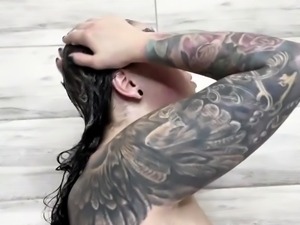 Busty tattooed webcam milf plays with herself in the bathtub