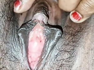 Desi mom shows her black pussy