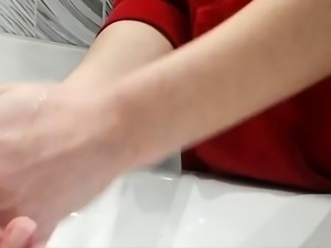washing my hands for 30s before slapping my pussy