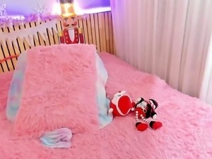 Amateur Webcam Cute Teen Plays Solo with Big Dildo