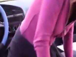 Ma pute baise dans la voiture - French amateur escort