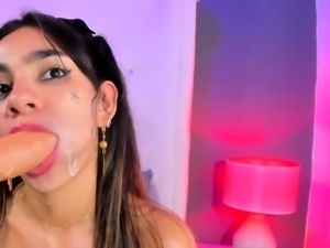 Amateur Webcam Teen Flashes Masturbates