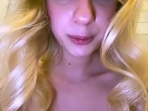 Lia__Love masturbating in restroom