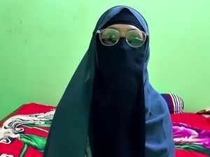 A slut in a hijab spread her legs in front of her husband with a big dick
