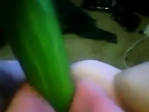 Curvy Girl Pleasures Herself on Webcam